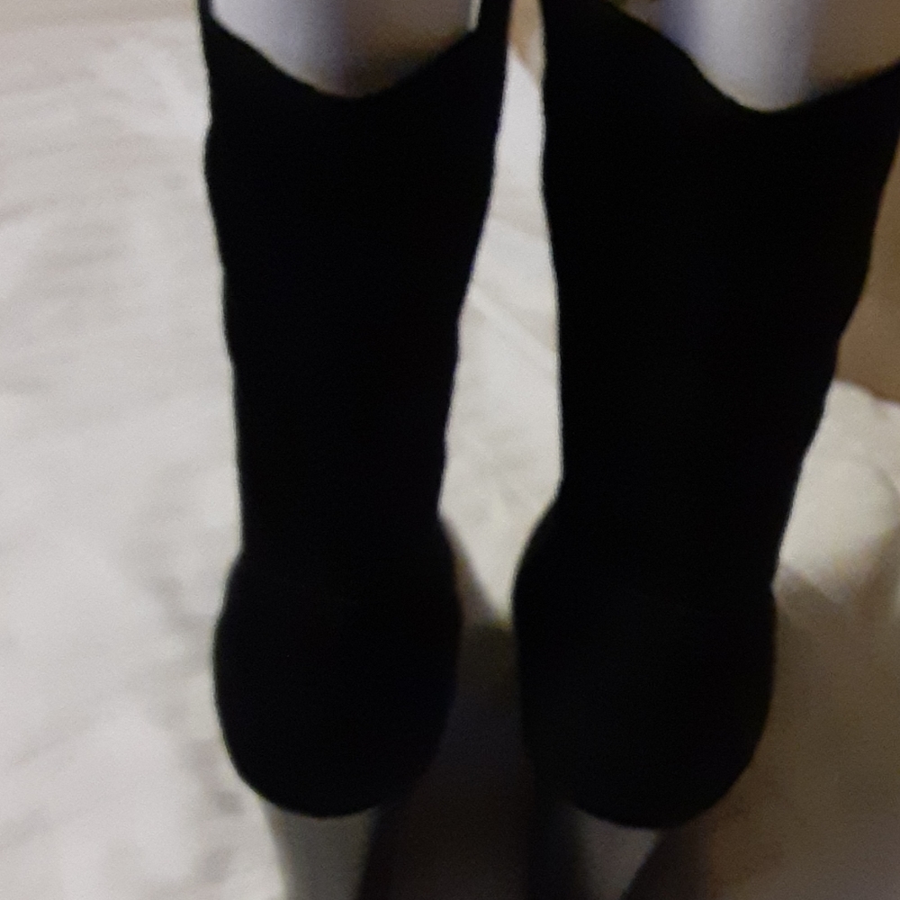Boots - Picture 3 of 6